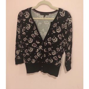 White House Black Market elegant and slim cardigan